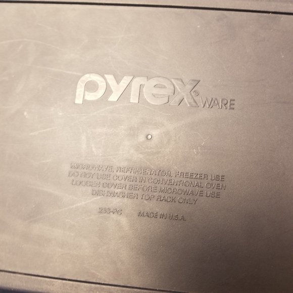 Pyrex Portables 233-S Clear Ribbed Glass Baking Dish w/ Lid...